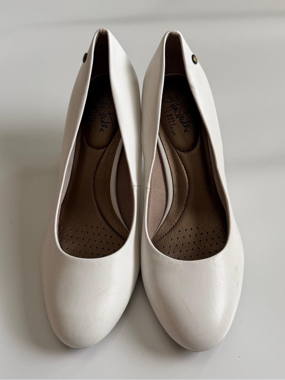 Life Stride Parigi Women's Pump Heels Shoes Size 8.5M White Wedding Career